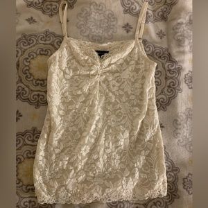 Moda International 2000s lace tank